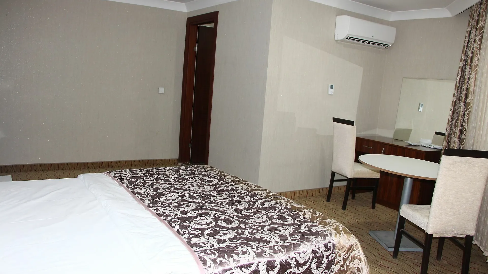 **  Sinan Hotel アンカラ トルコ